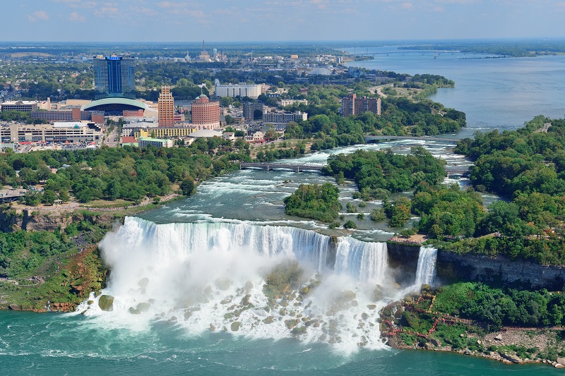 10 Unique Tourist Attractions in Canada